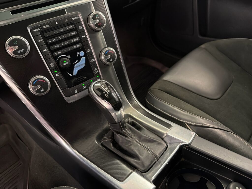 Volvo XC60 2017 Musta