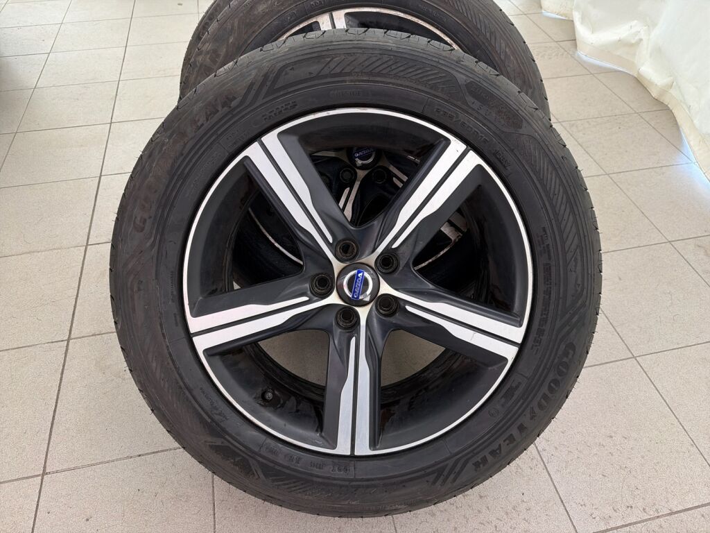 Volvo XC60 2017 Musta