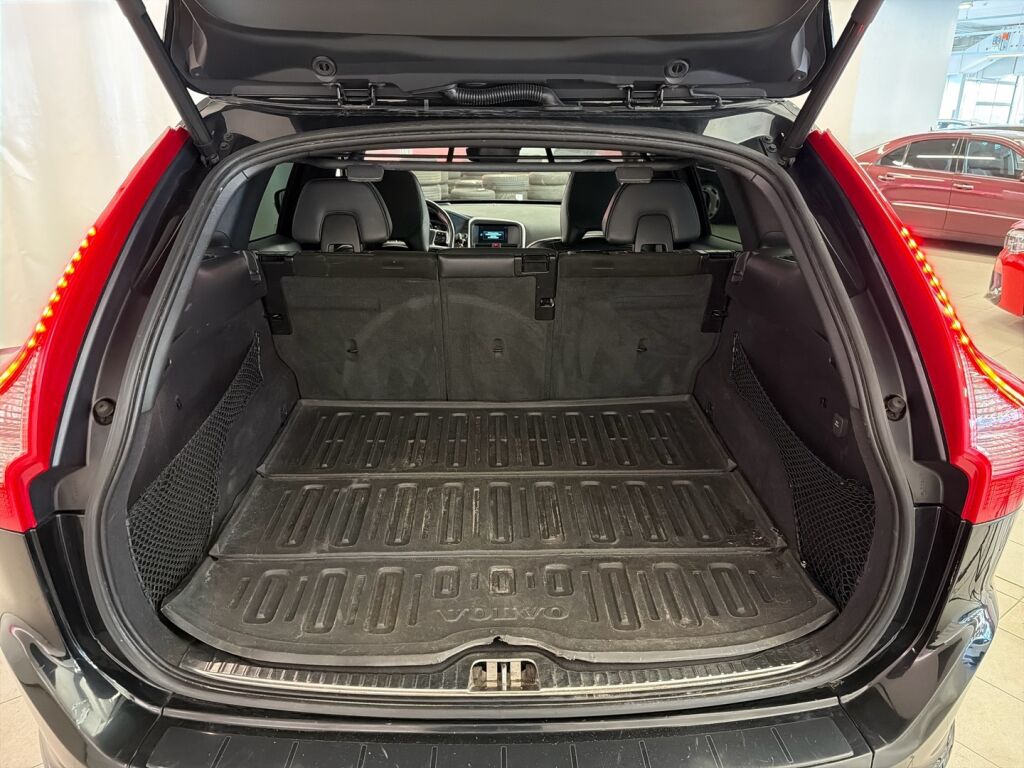 Volvo XC60 2017 Musta