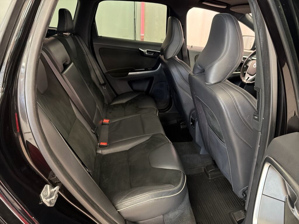 Volvo XC60 2017 Musta