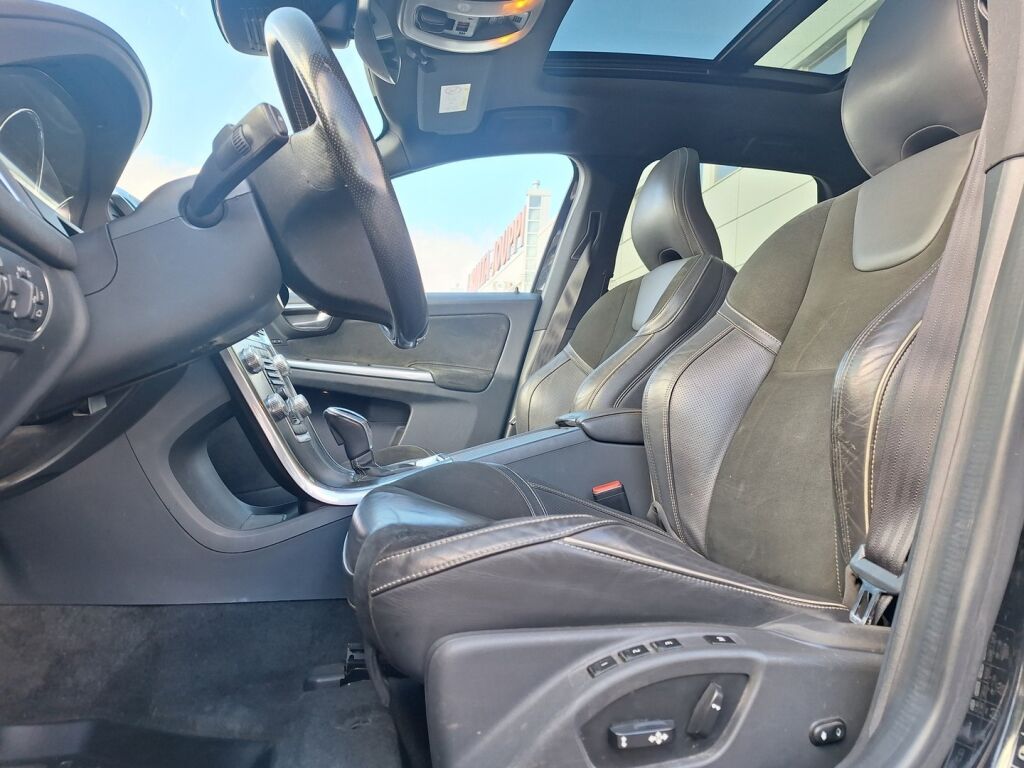 Volvo XC60 2017 Musta