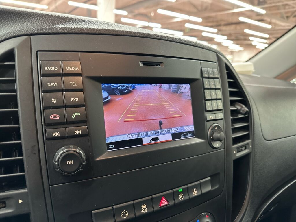 Mercedes-Benz Vito 2017 Ruskea (beige)