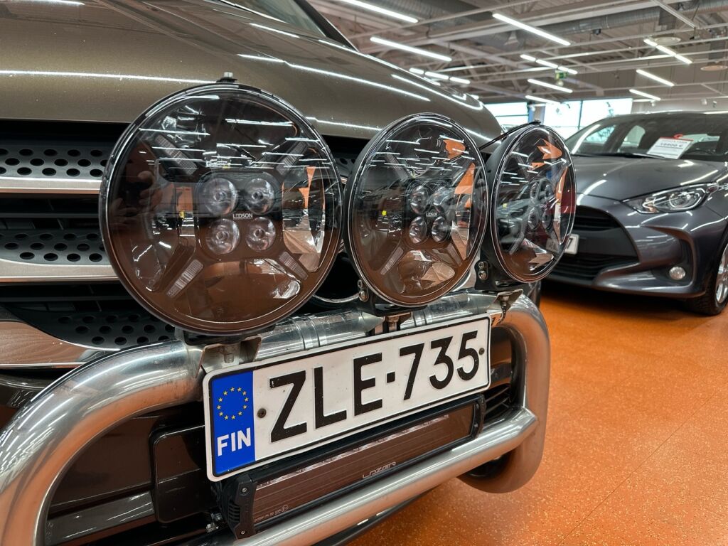 Mercedes-Benz Vito 2017 Ruskea (beige)