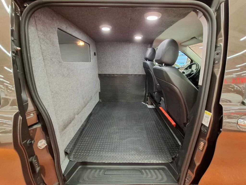 Mercedes-Benz Vito 2017 Ruskea (beige)