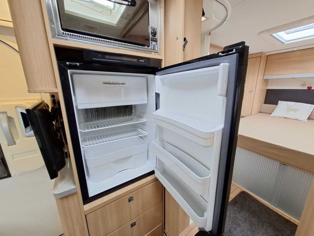 Dethleffs Globe4 T 7151-4 2016 Valkoinen