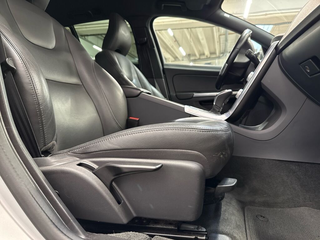 Volvo V60 2016 Harmaa