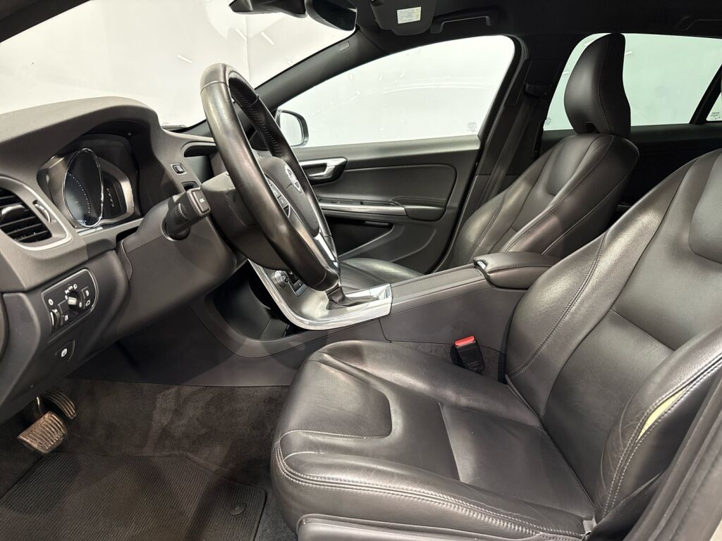 Volvo V60 2016 Harmaa