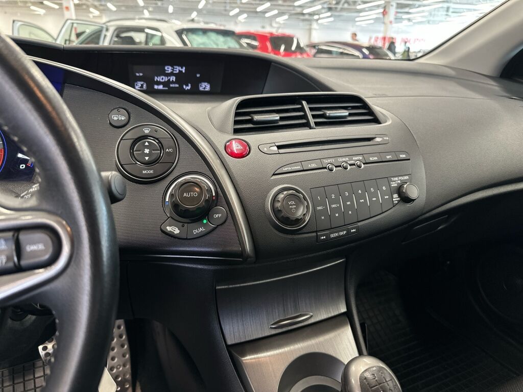 Honda Civic 2009 Punainen