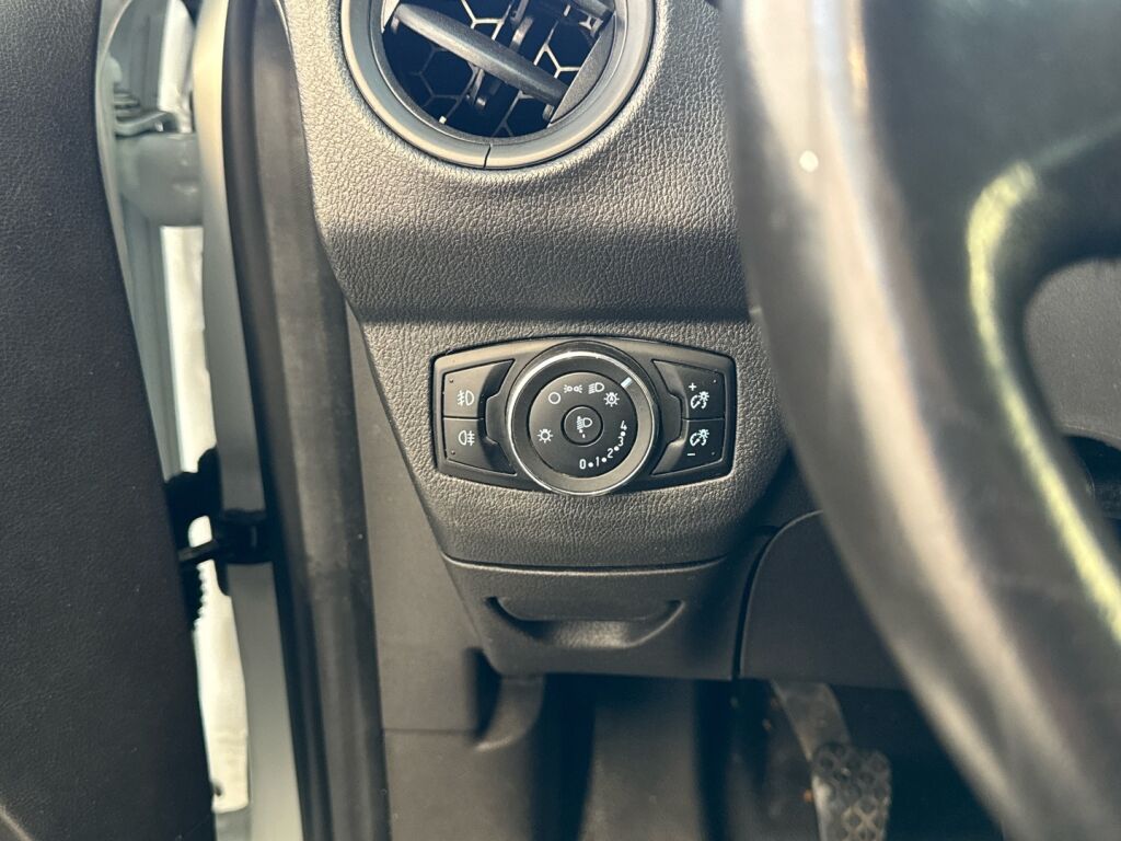 Ford Transit Courier 2017 Valkoinen