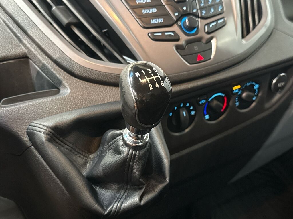 Ford Transit 2016 Musta