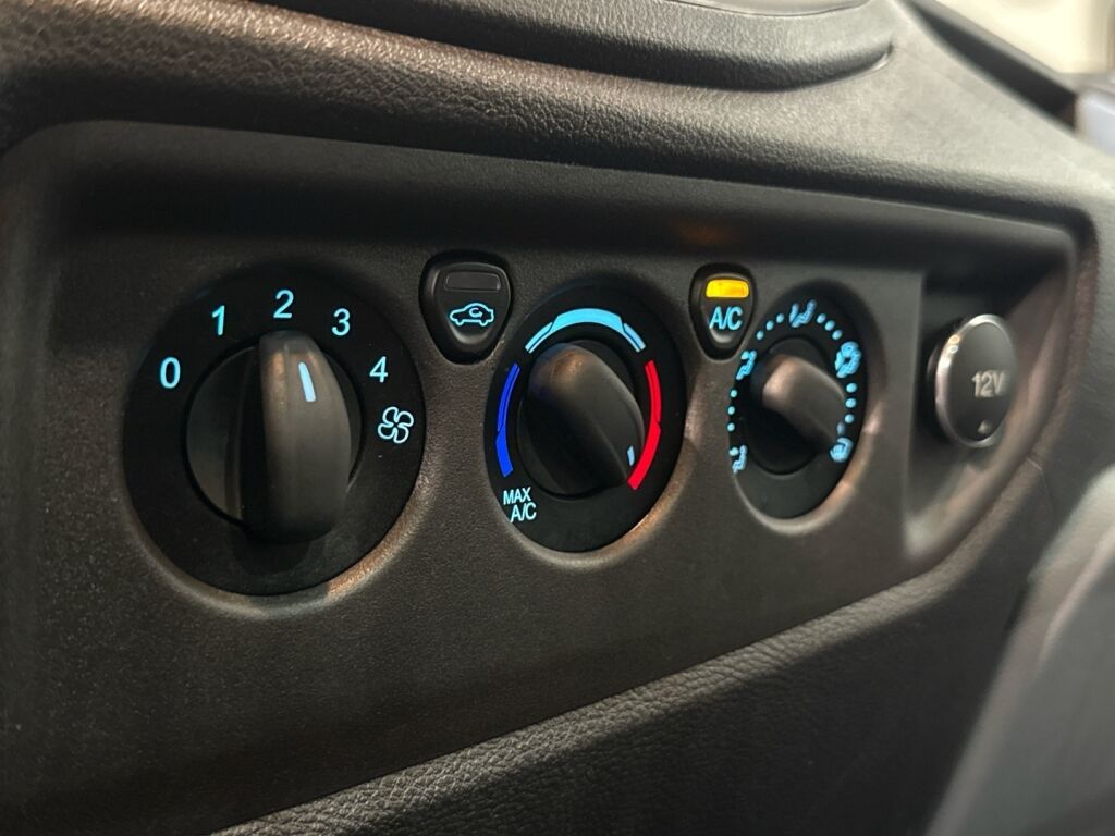 Ford Transit 2016 Musta