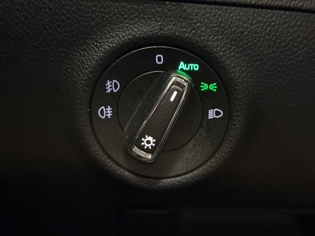 Skoda Superb 2016 Valkoinen