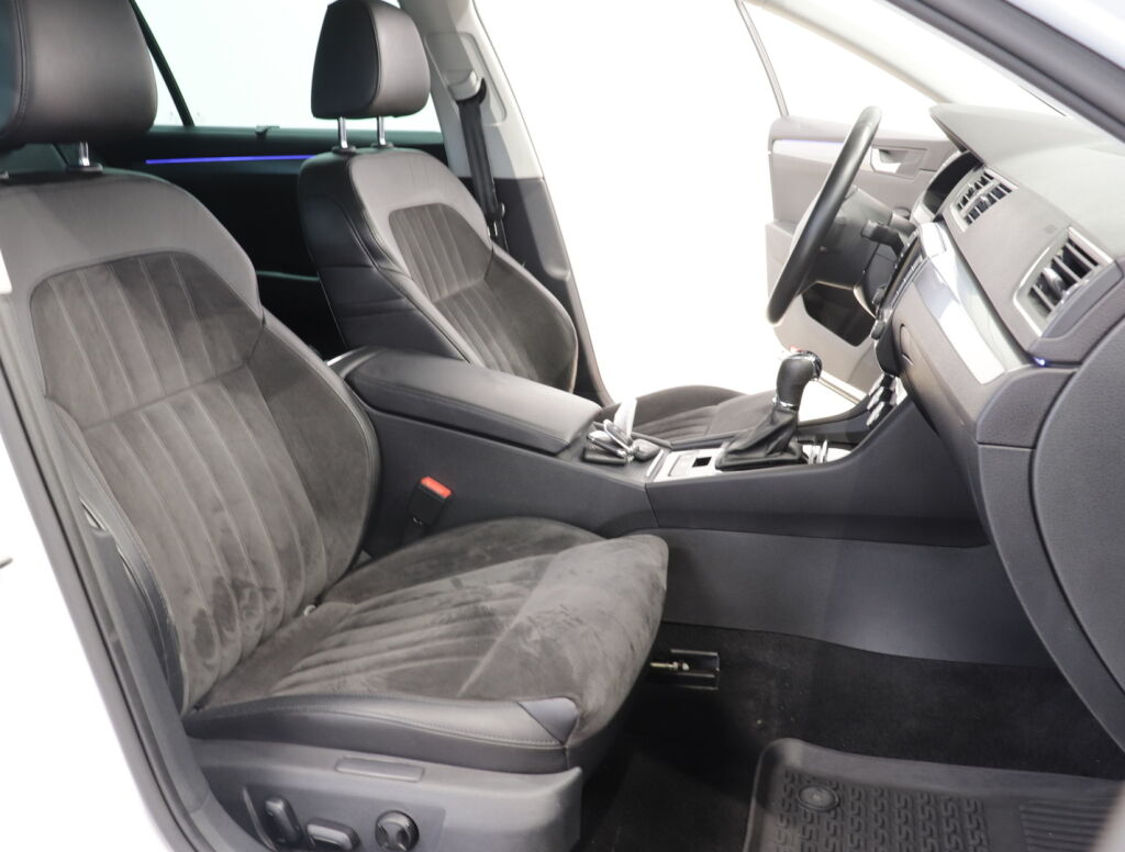 Skoda Superb 2016 Valkoinen