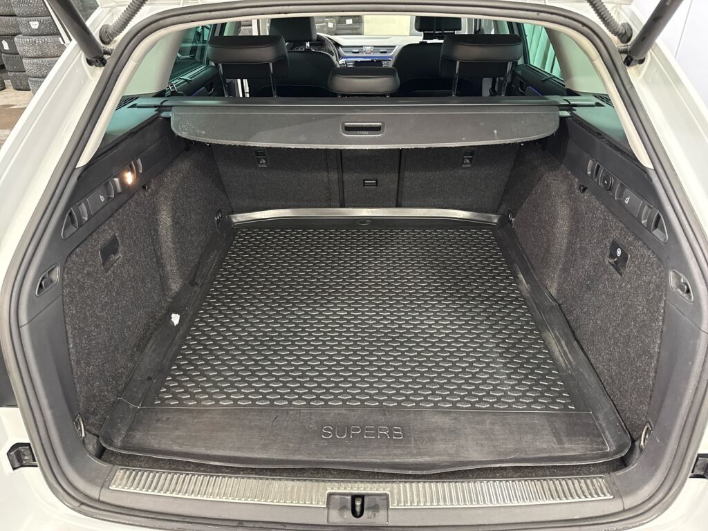 Skoda Superb 2016 Valkoinen