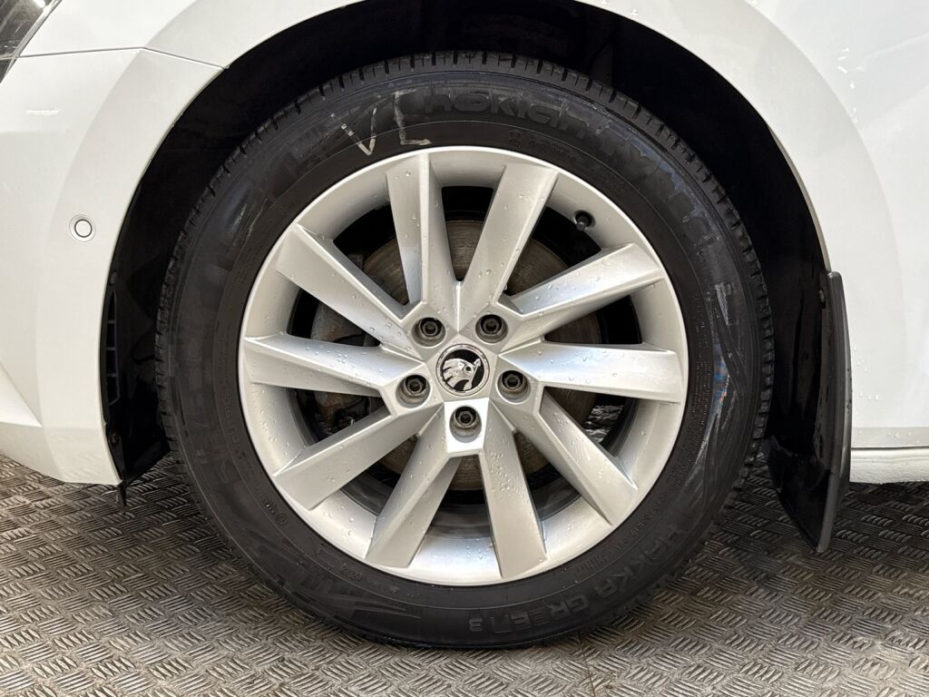 Skoda Superb 2016 Valkoinen