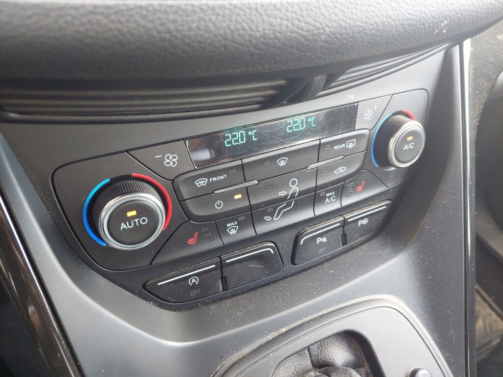 Ford Kuga 2018 Musta