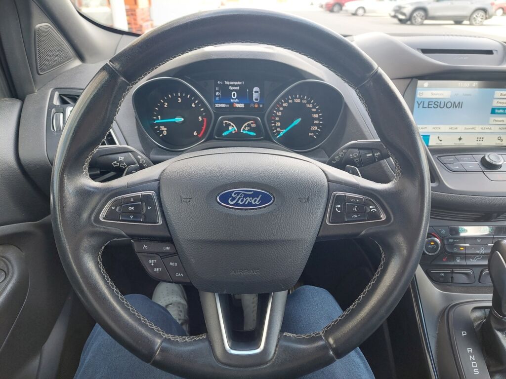 Ford Kuga 2018 Musta