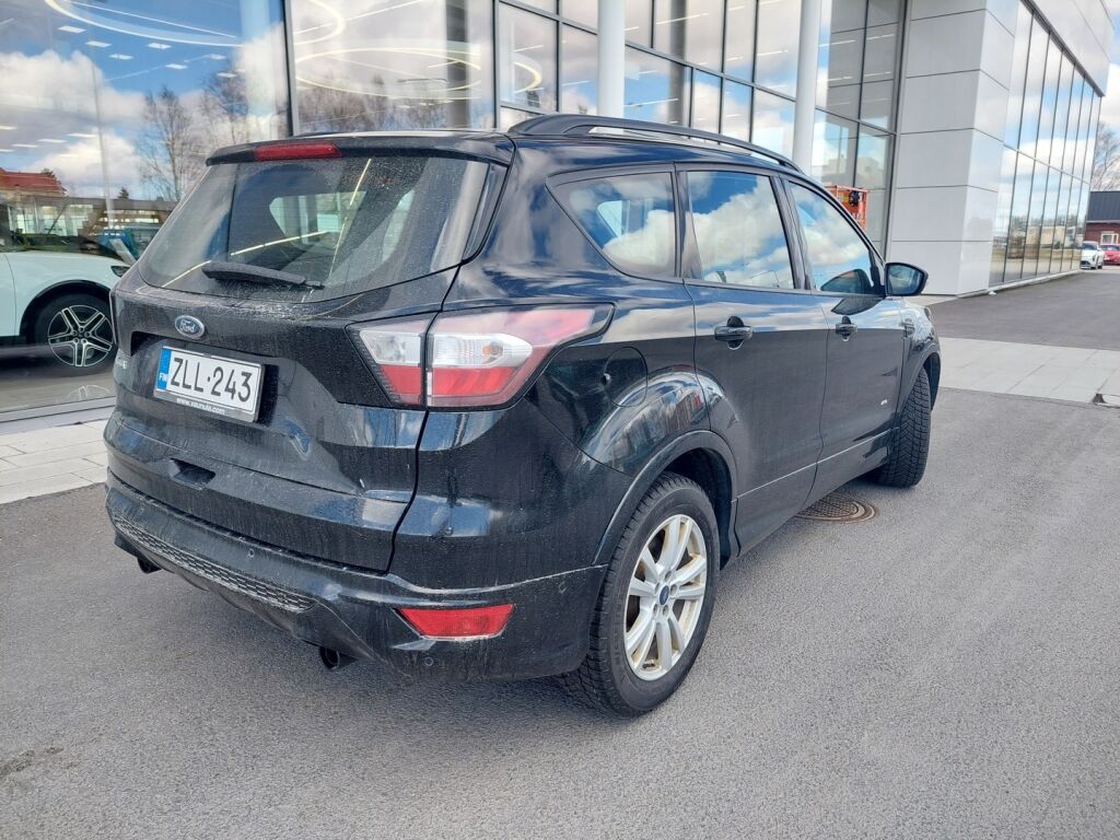 Ford Kuga 2018 Musta