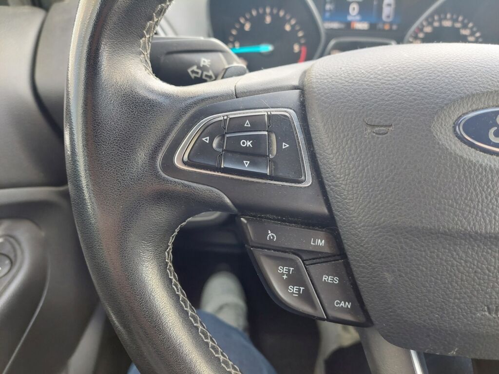 Ford Kuga 2018 Musta