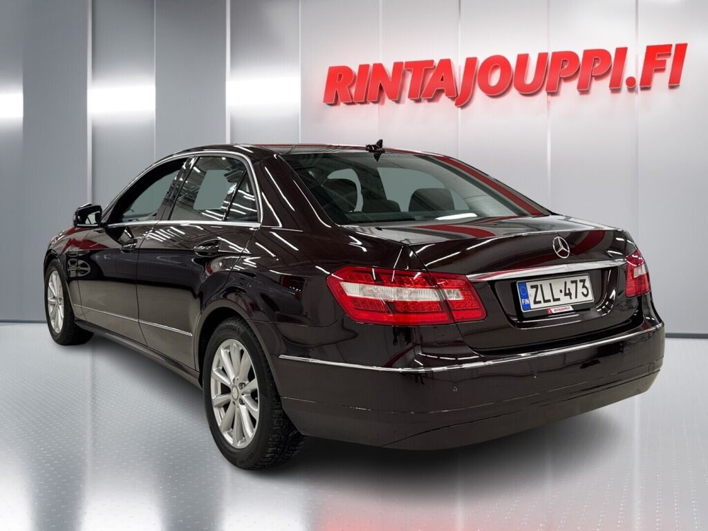 Mercedes-Benz E 2012 Ruskea (beige)