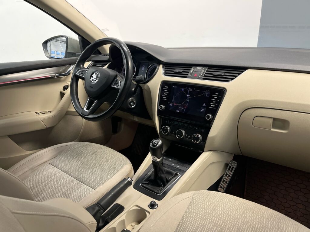 Skoda Octavia 2017 Ruskea (beige)