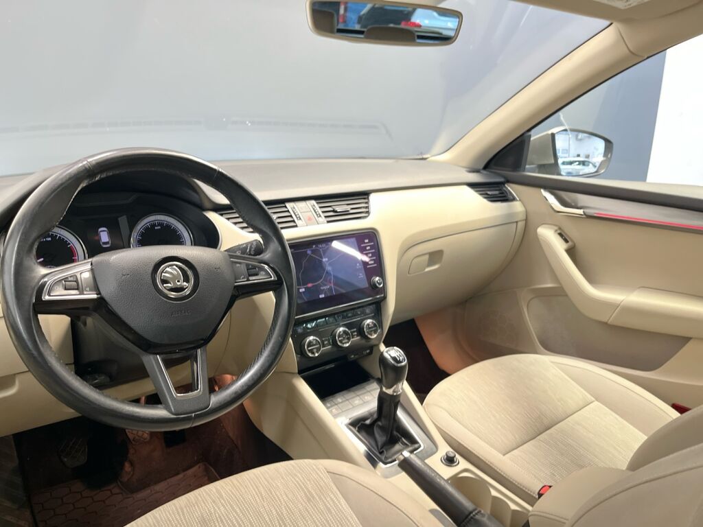 Skoda Octavia 2017 Ruskea (beige)