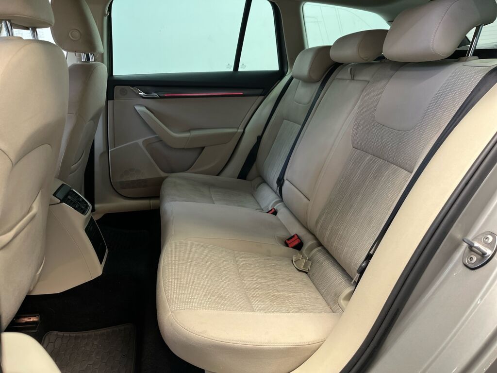 Skoda Octavia 2017 Ruskea (beige)