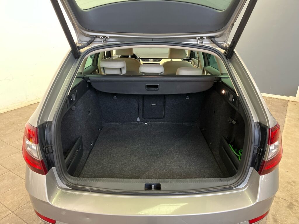 Skoda Octavia 2017 Ruskea (beige)