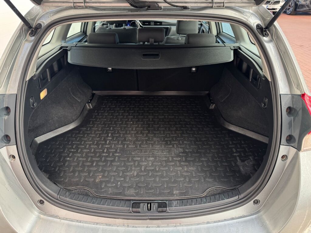 Toyota Auris 2017 Harmaa