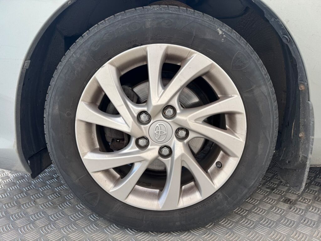 Toyota Auris 2017 Harmaa