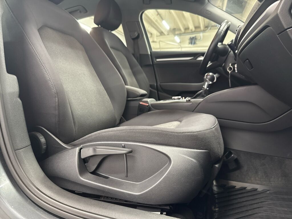 Audi A3 2017 Harmaa