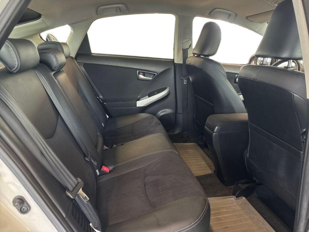 Toyota Prius PHEV 2012 Valkoinen