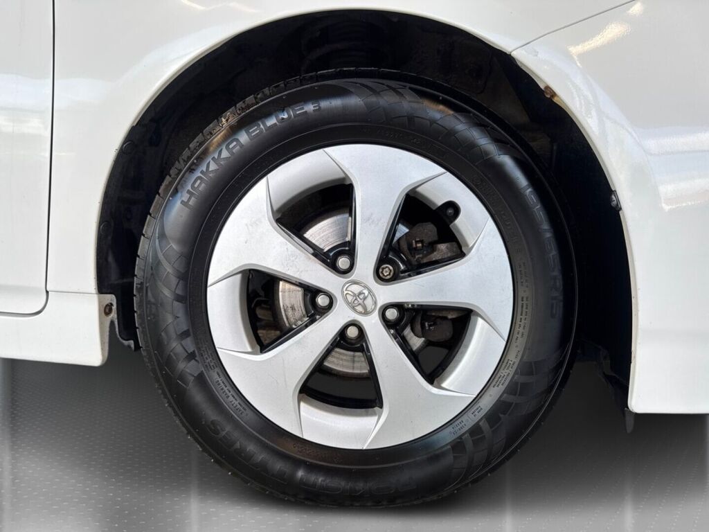 Toyota Prius PHEV 2012 Valkoinen