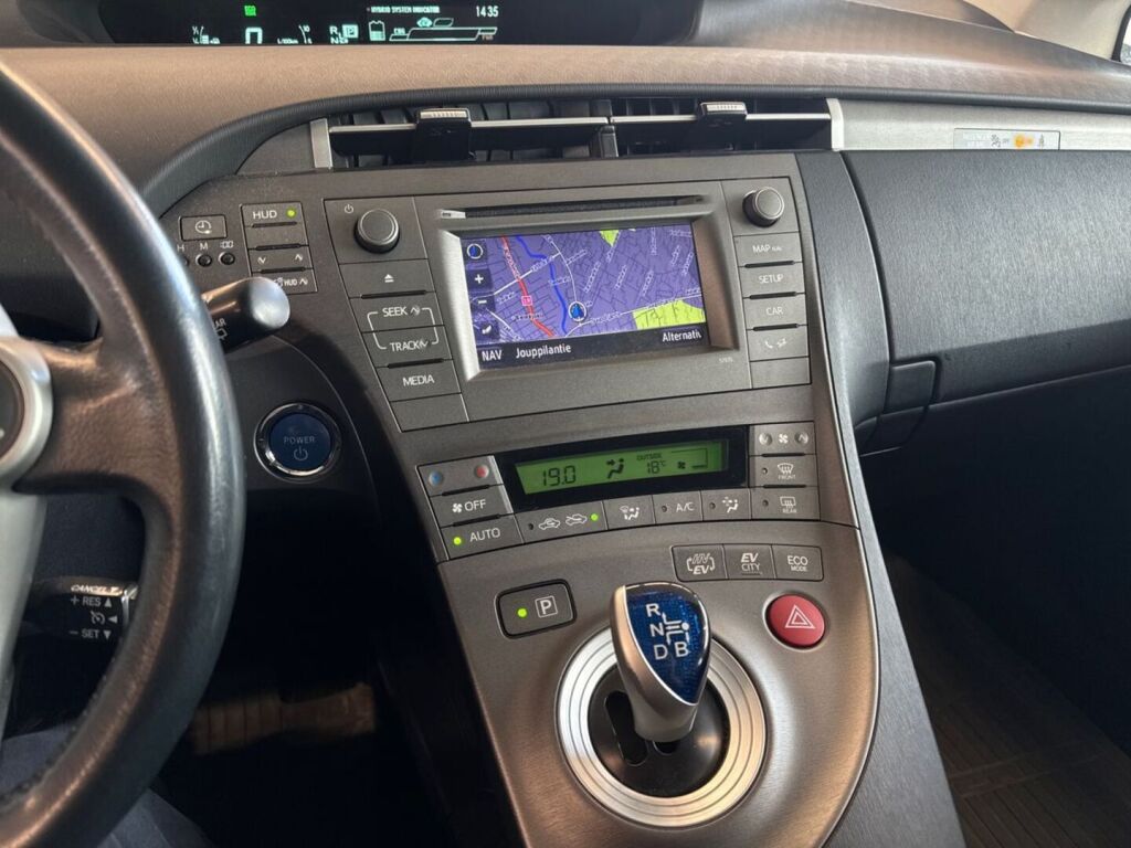 Toyota Prius PHEV 2012 Valkoinen