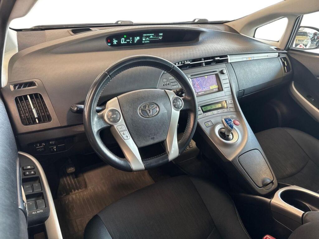 Toyota Prius PHEV 2012 Valkoinen