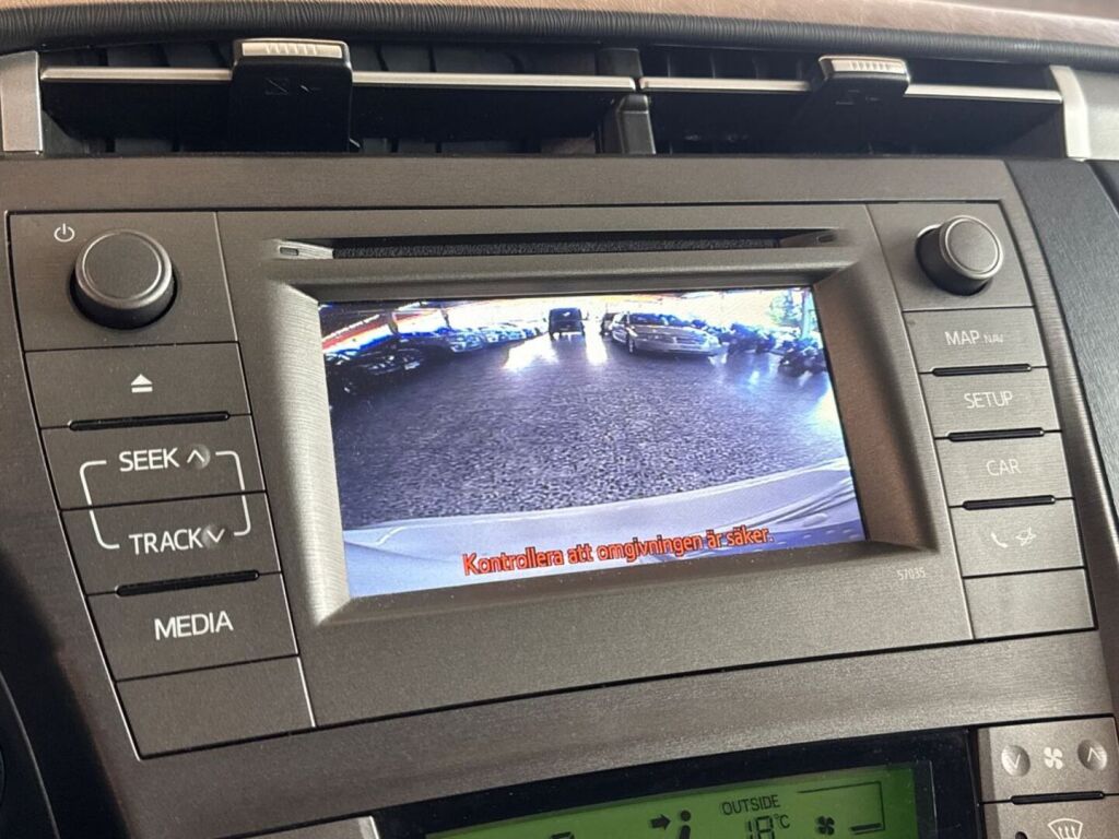 Toyota Prius PHEV 2012 Valkoinen