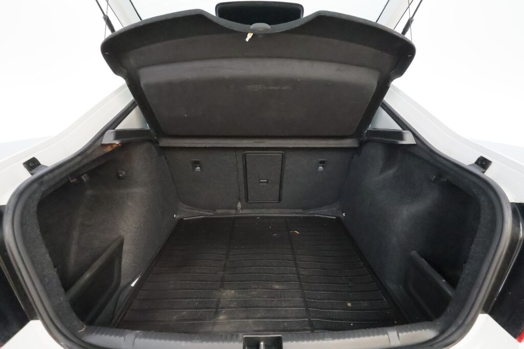 Skoda Rapid 2017 Valkoinen