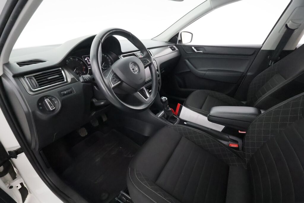 Skoda Rapid 2017 Valkoinen