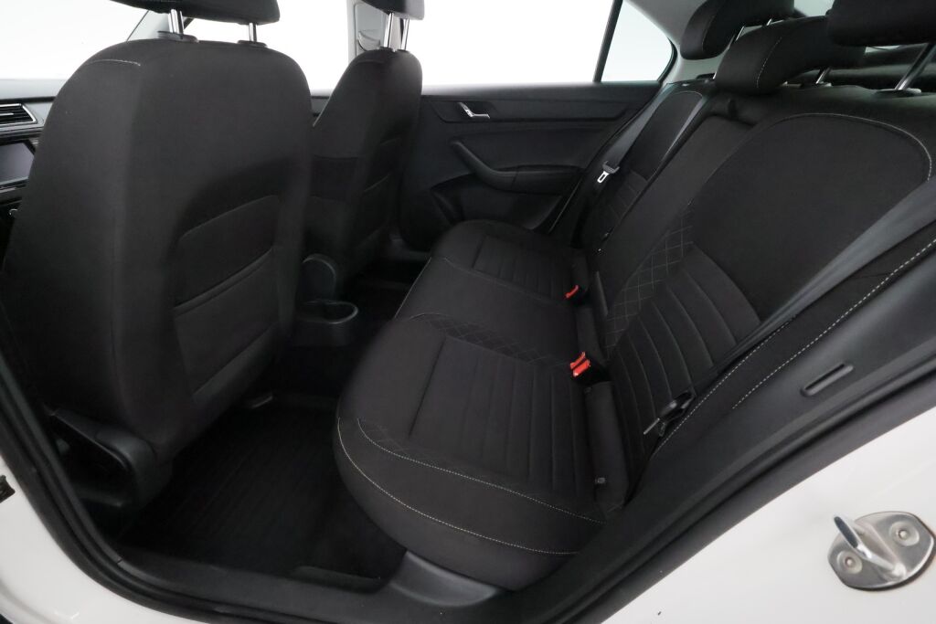 Skoda Rapid 2017 Valkoinen