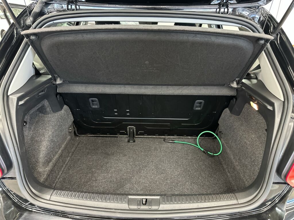 Volkswagen Polo 2017 Musta