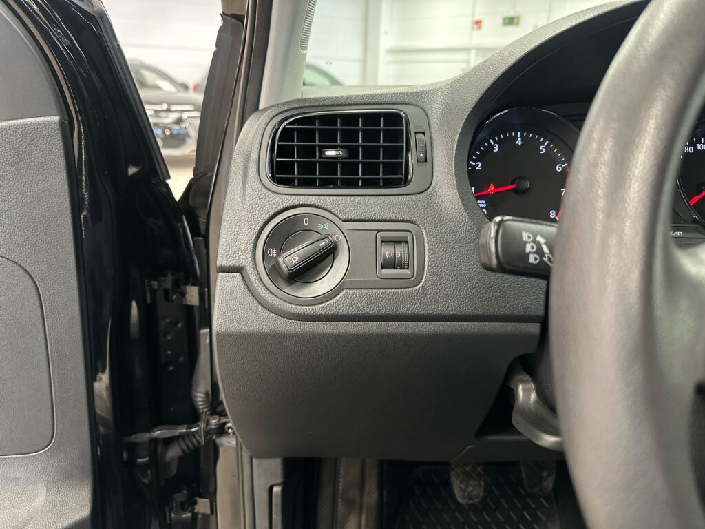Volkswagen Polo 2017 Musta