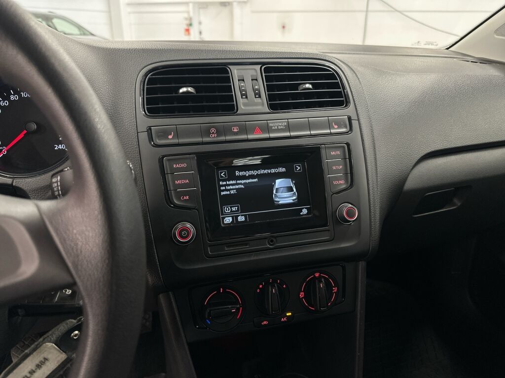 Volkswagen Polo 2017 Musta