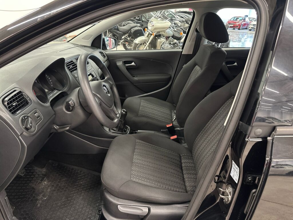 Volkswagen Polo 2017 Musta