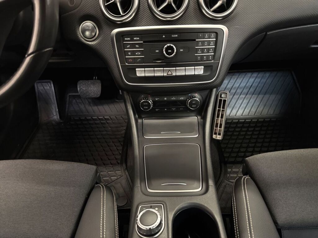 Mercedes-Benz A 2017 Valkoinen