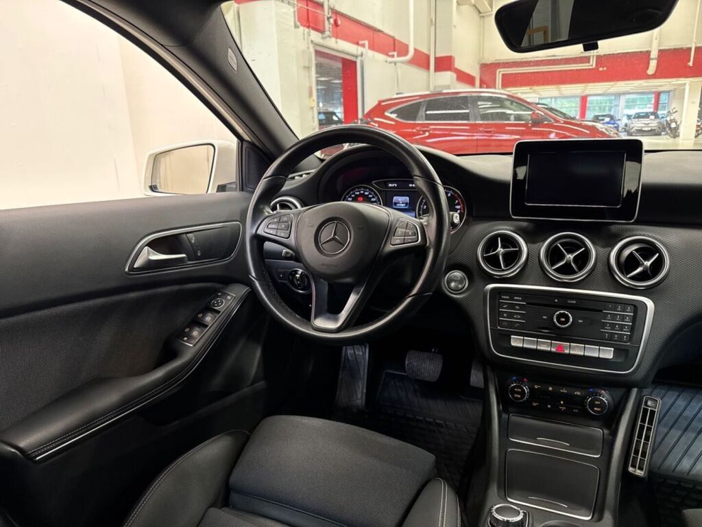 Mercedes-Benz A 2017 Valkoinen
