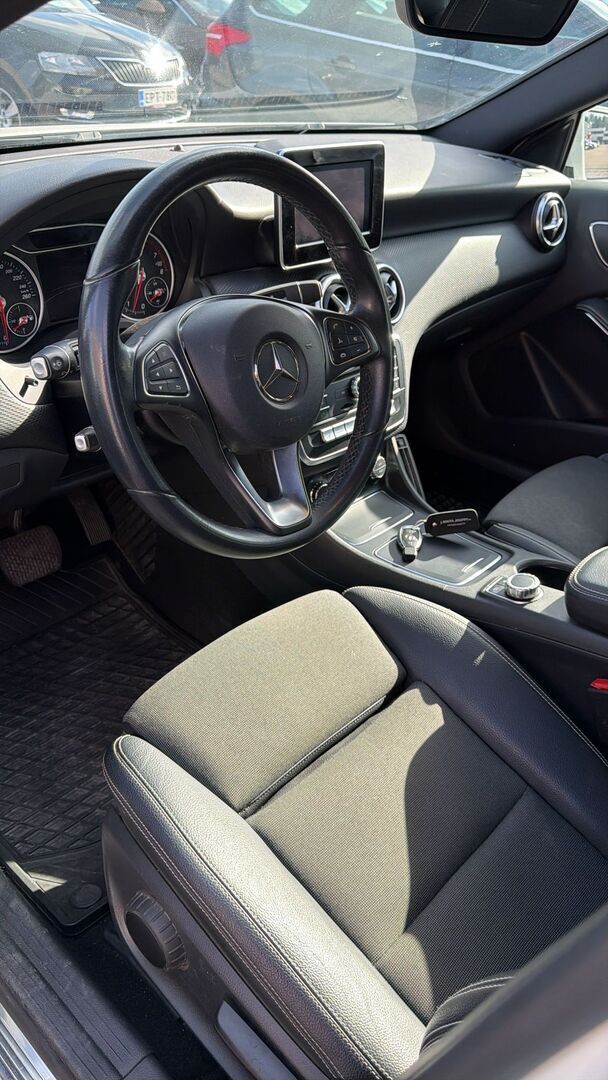 Mercedes-Benz A 2017 Valkoinen