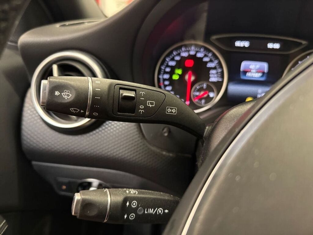 Mercedes-Benz A 2017 Valkoinen