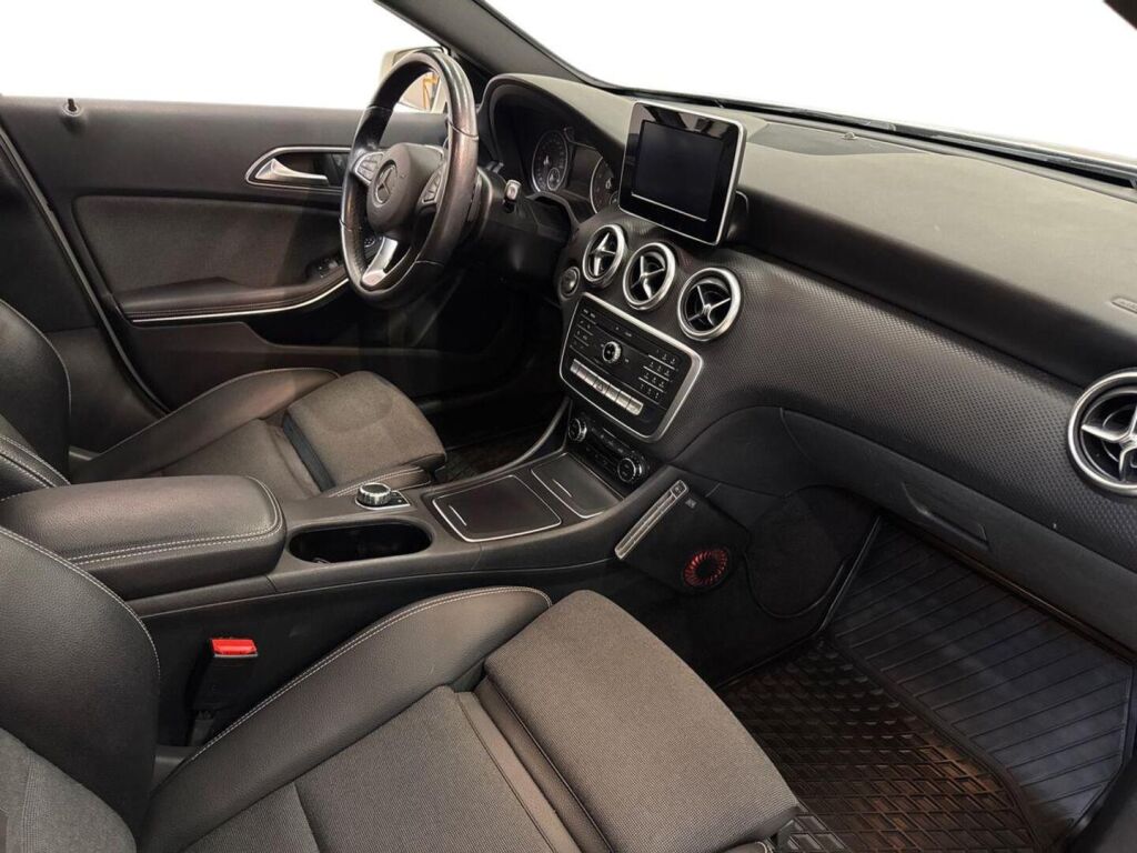Mercedes-Benz A 2017 Valkoinen