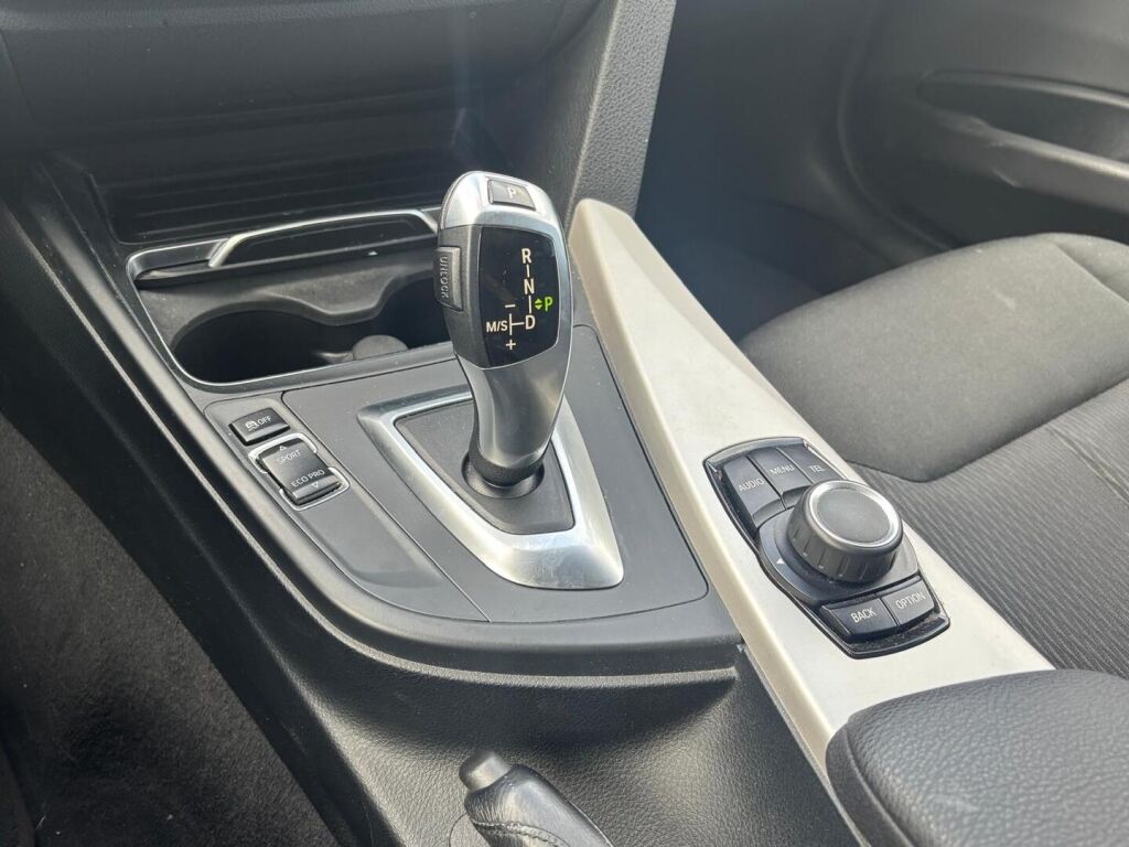 BMW 318 2017 Musta
