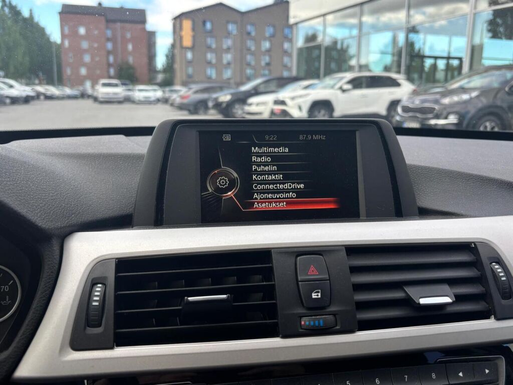 BMW 318 2017 Musta
